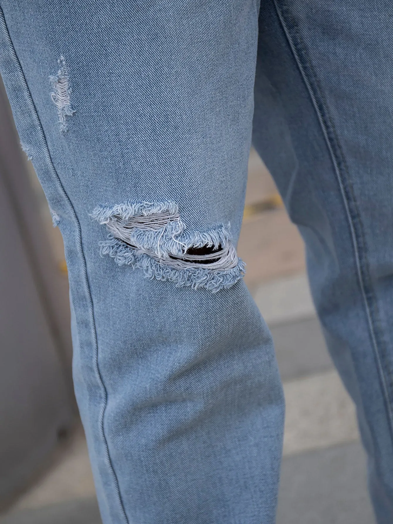 Men Ripped Slant Pocket Light Wash Jeans