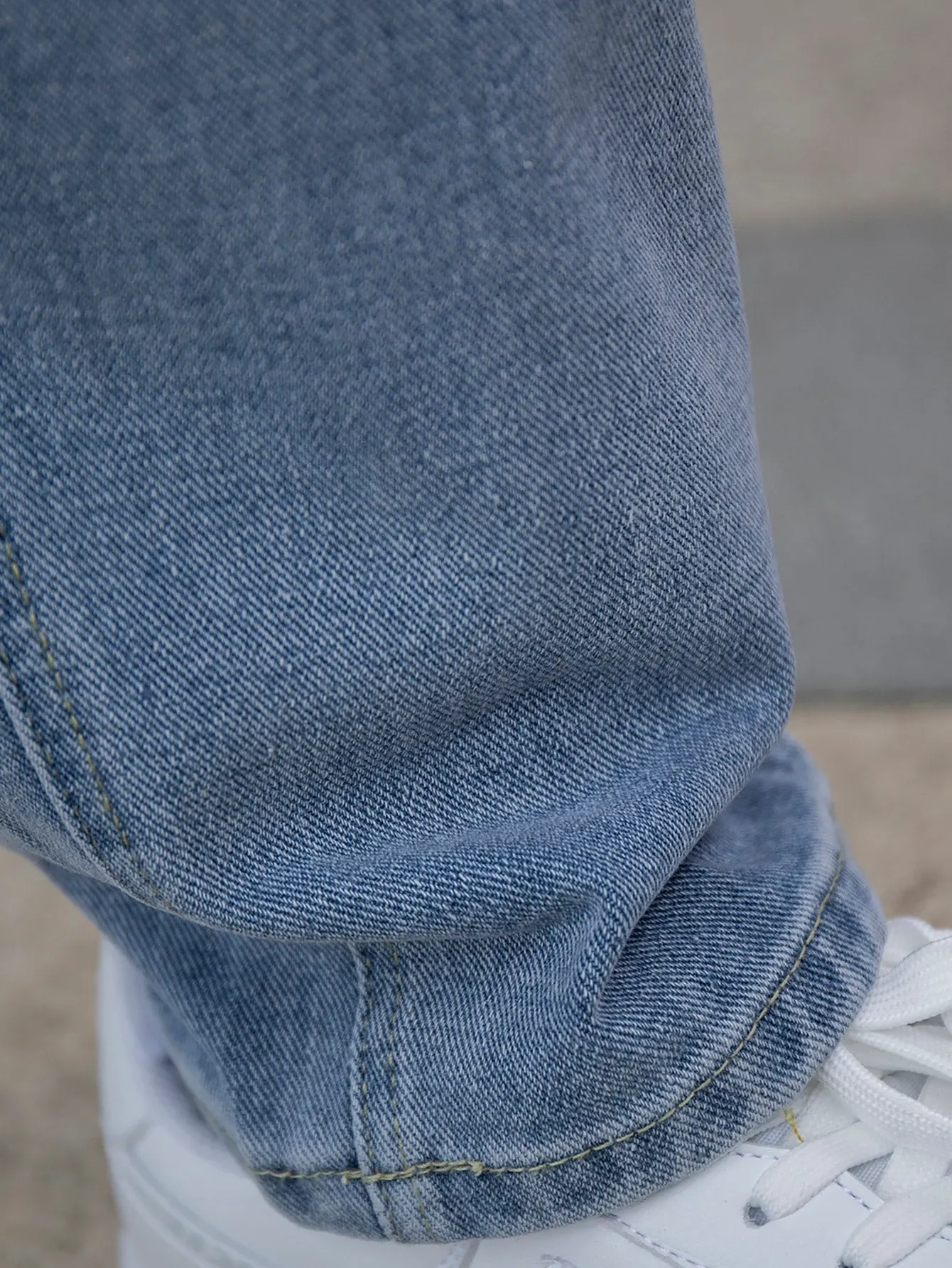 Men Ripped Slant Pocket Light Wash Jeans