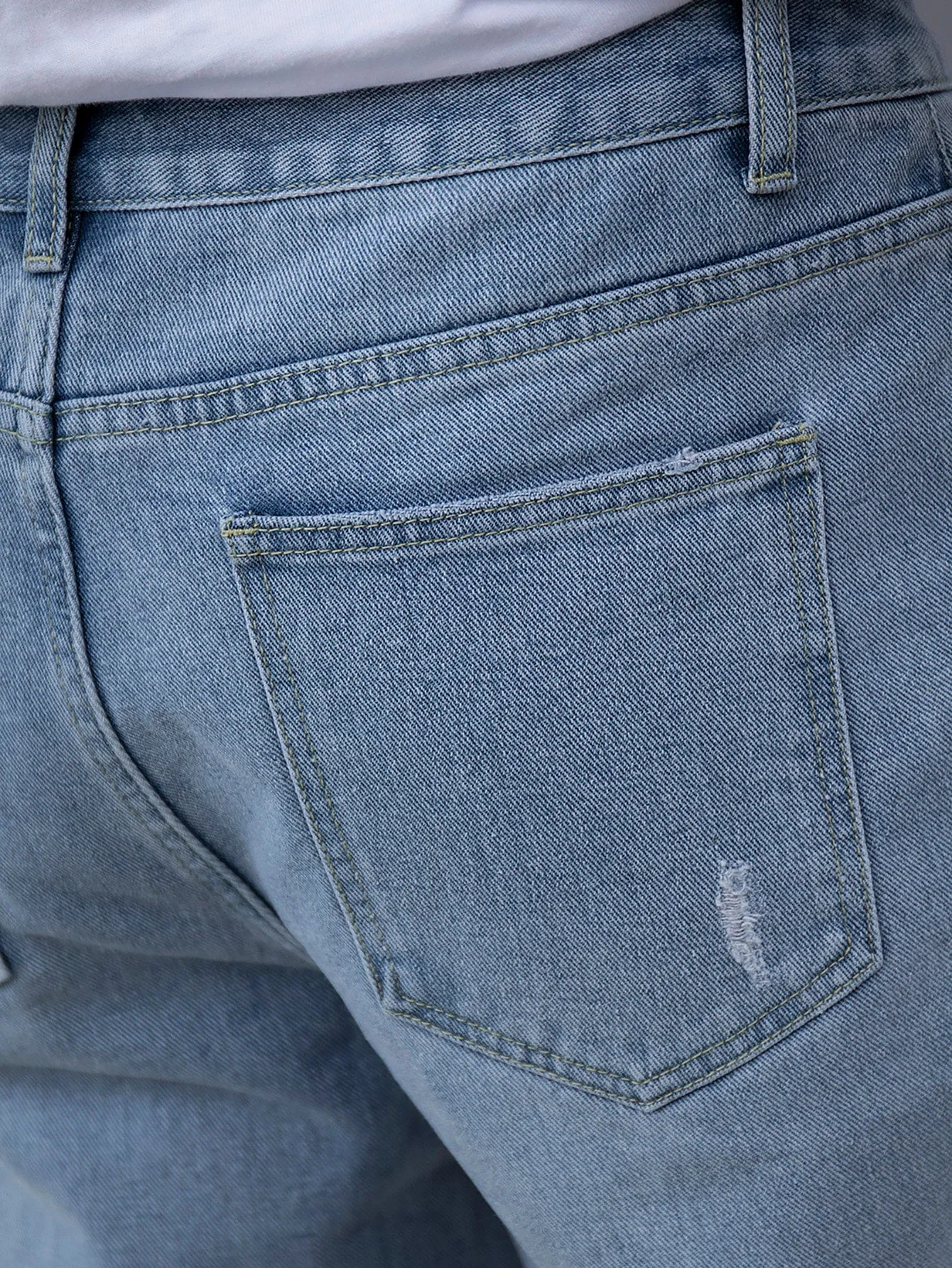 Men Ripped Slant Pocket Light Wash Jeans