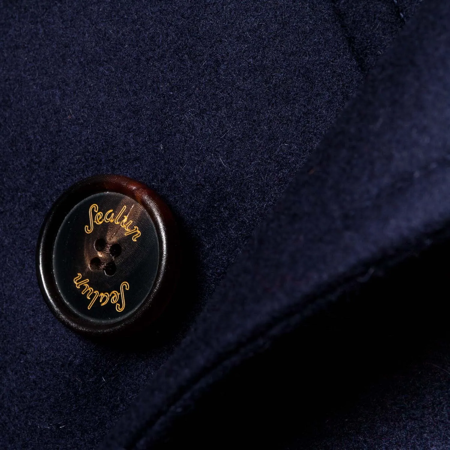 Sealup x MJ: Dunkelblauer Long-Peacoat "Genova" aus reiner Wolle - Iconic Sealup