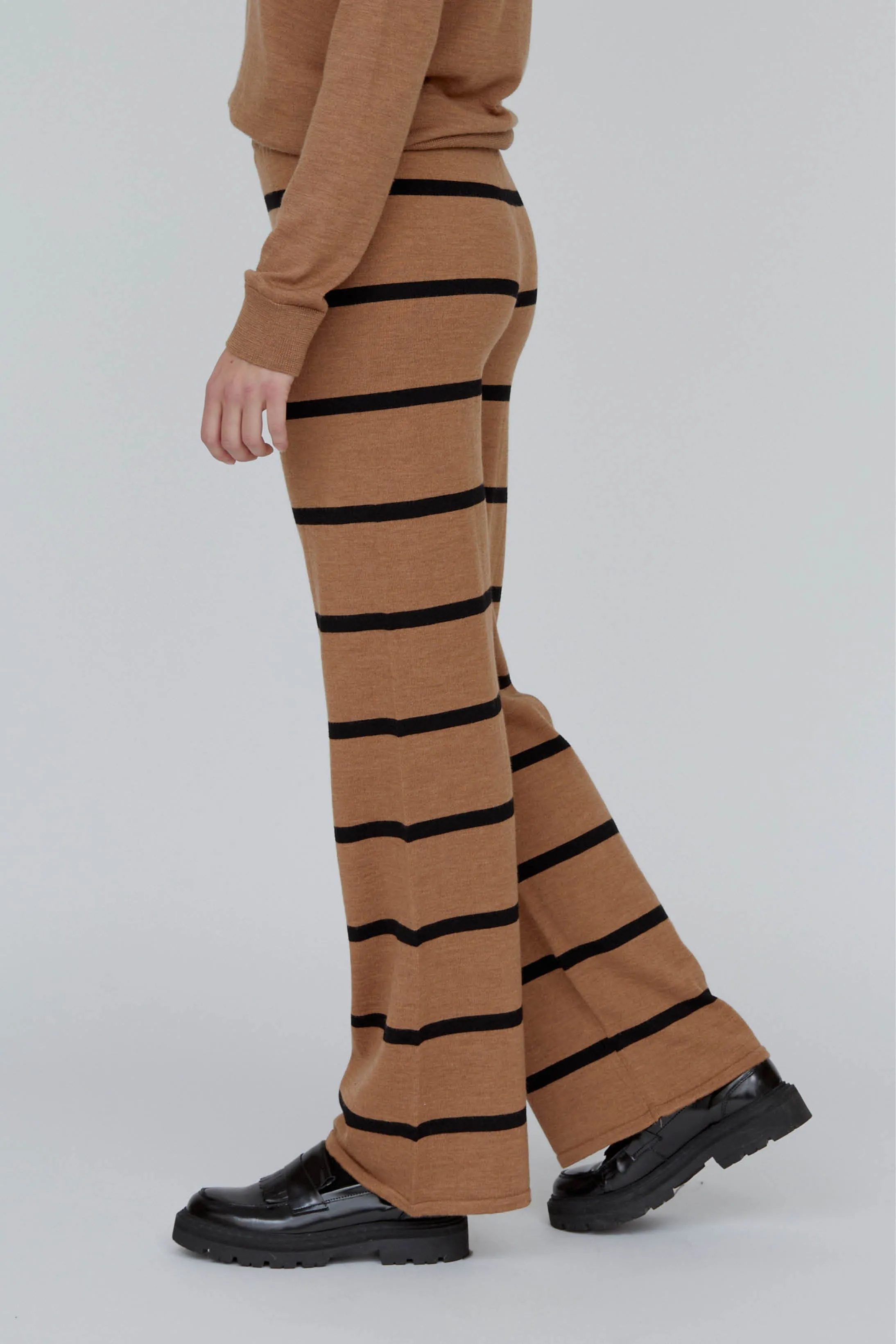 Vera Wide - Apple Cinnamon / Black