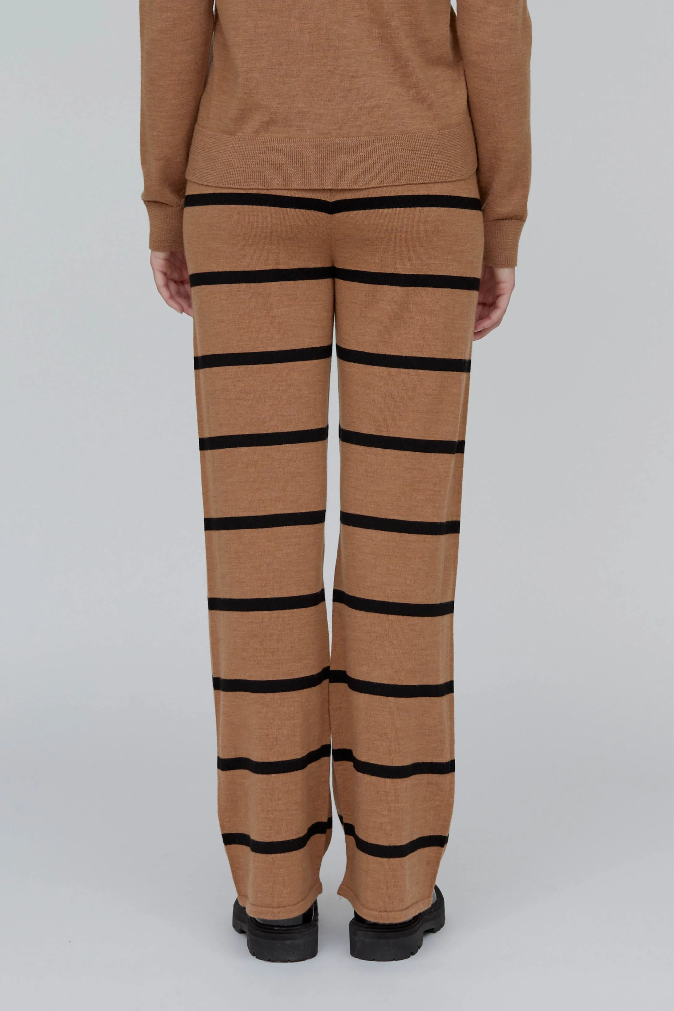 Vera Wide - Apple Cinnamon / Black